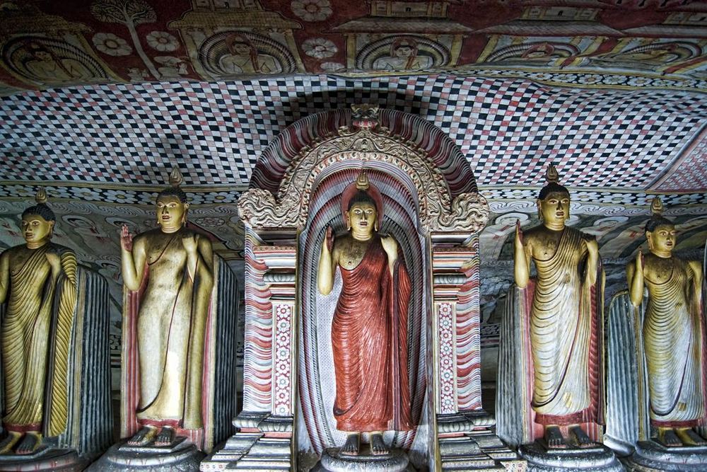 Buddha statue inside the Dambulla cave temple