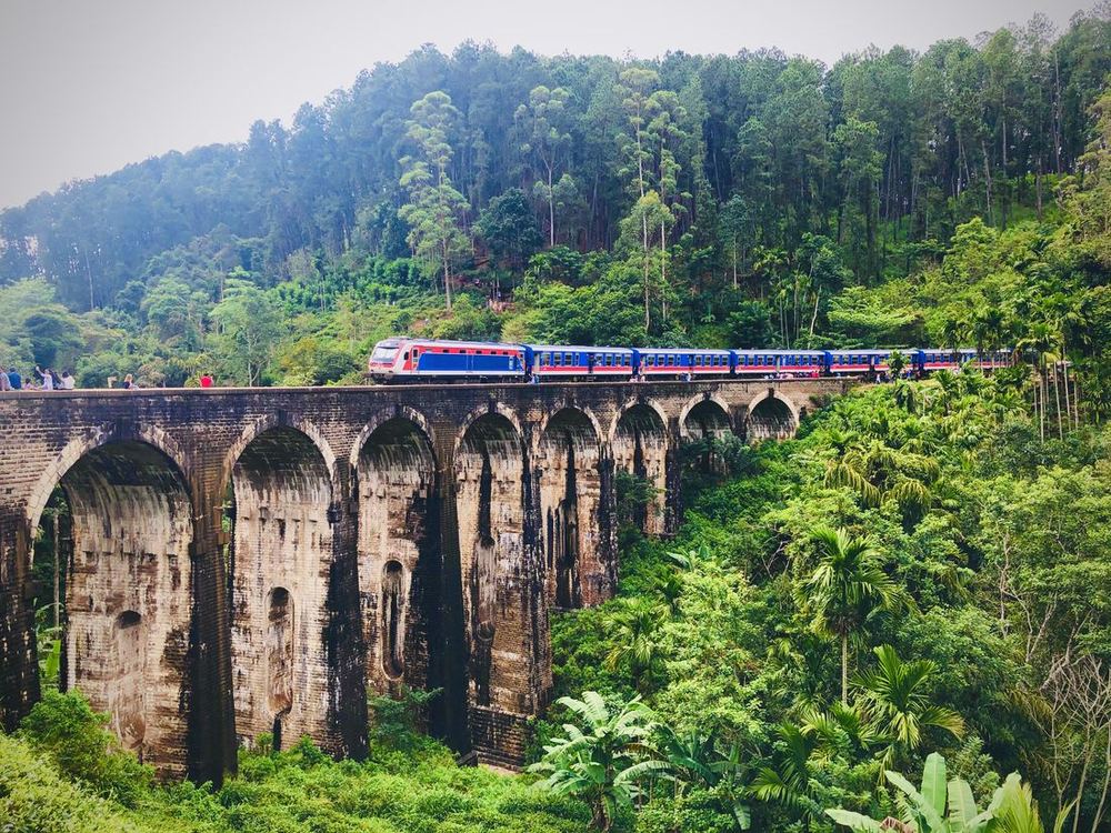 Train crossing the Nine Arch Bridge near Ella